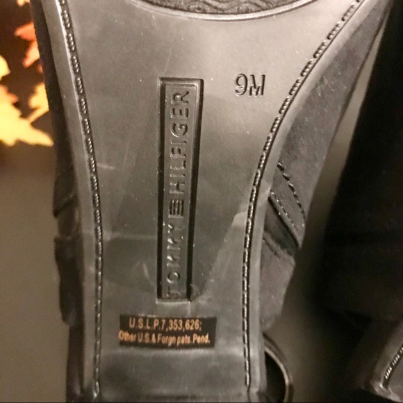 🍁Tommy Hilfiger Black suedish Peep toe booties🍁 - Picture 8 of 8
